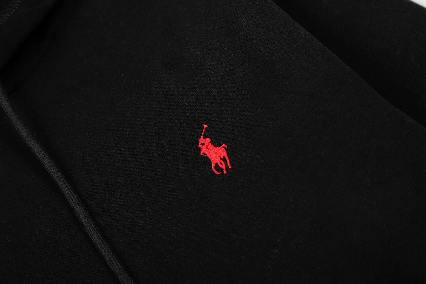 P250 Top quality" Style number: T5007# [Ralph Lauren solid color pony embroidered logo thickened velvet hooded sweatshirt] ✅Ralph Lauren classic basic versatile unisex autumn and winter velvet thickened hooded sweatshirt ✅Pure cotton high-gram velvet thickened fabric The upper body is comfortable and warm ✅The version is restored to the original version The maximum size can be worn up to 180 pounds Loose, comfortable and stress-free ✅The upper body is simple and easy to wear ootd must-have. Good-looking clothes are never picky. A must-have in couples’ wardrobes. Size: S-XL. Color: Black, Gray, Navy Khaki.